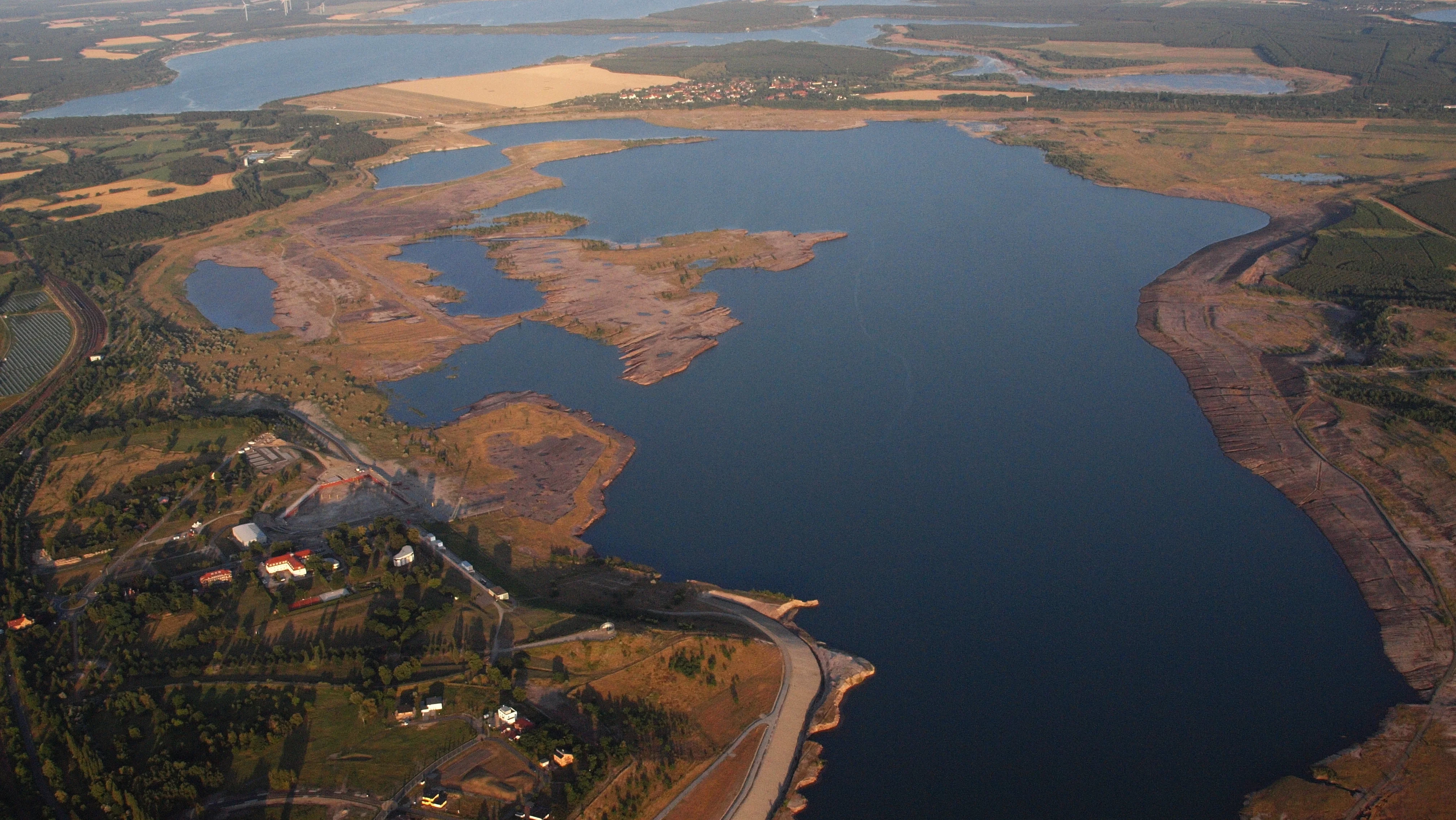 Luftaufnahme (2015), Wolkenkratzer (Wikipedia).